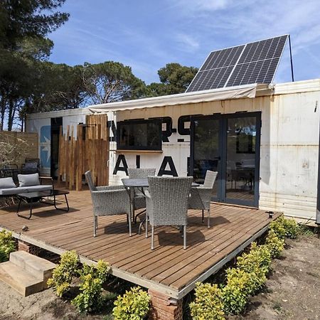 Cooltainer Retreat: Sustainable Coastal Forest Tiny House Near Barcelona Castelldefels Exterior foto