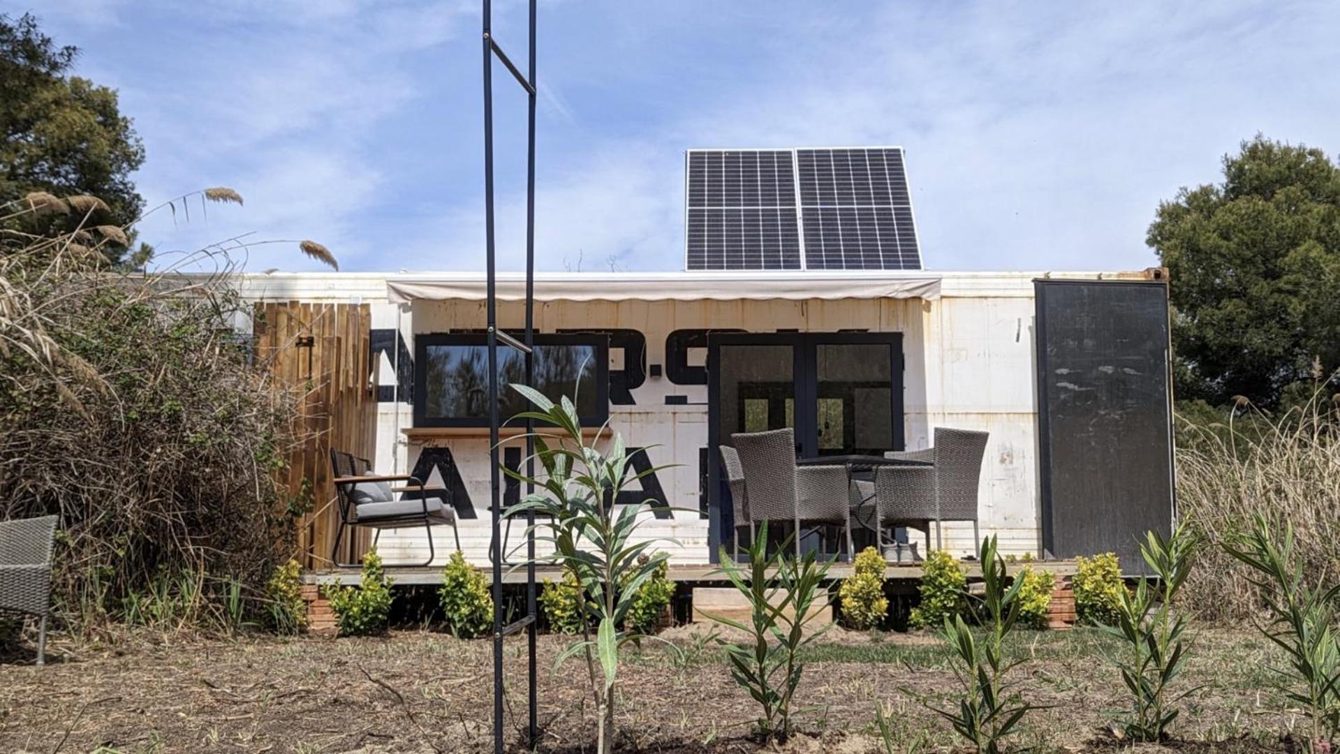 Cooltainer Retreat: Sustainable Coastal Forest Tiny House Near Barcelona Castelldefels Exterior foto